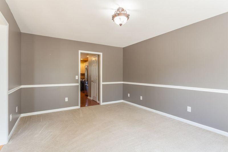 4633 Dresden Village Dr, Raleigh, NC 27604