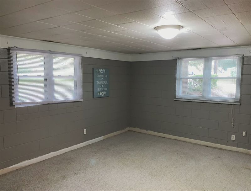 464 Rose Ln, Raleigh, NC 27610