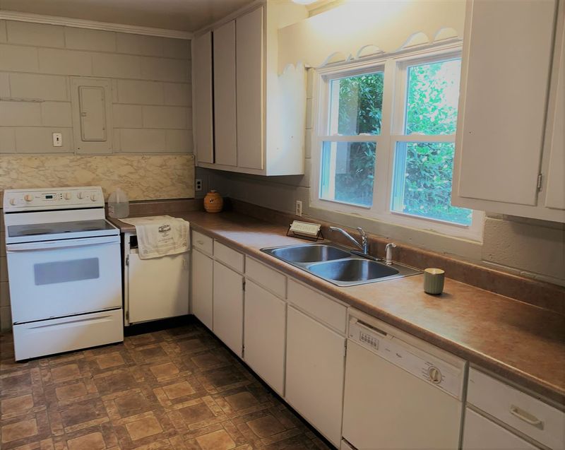 464 Rose Ln, Raleigh, NC 27610
