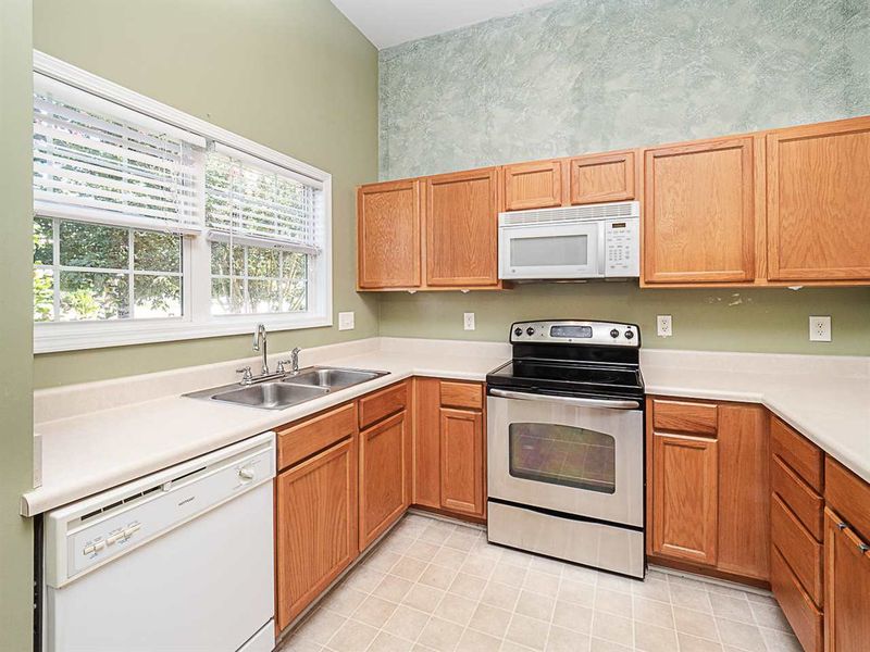 4646 Centrebrook Cir, Raleigh, NC 27616
