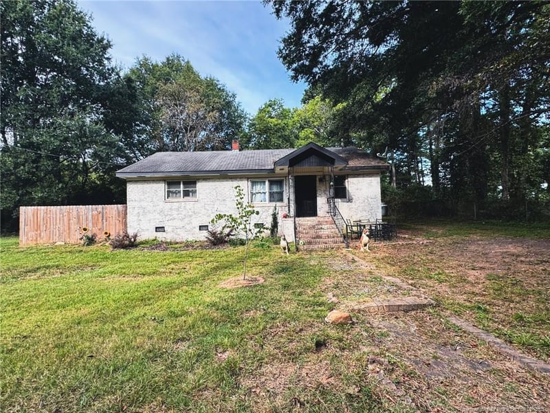 466 Forest Oaks Dr, Sanford, NC 27330