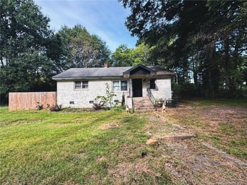 466 Forest Oaks Dr, Sanford, NC 27330