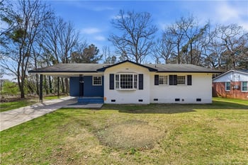 466 Lansdowne Rd, Fayetteville, NC 28314