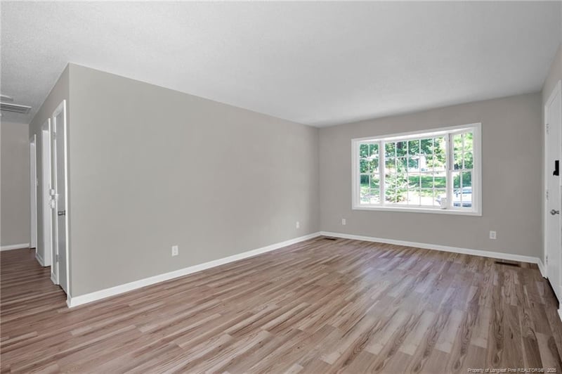 466 Lansdowne Rd, Fayetteville, NC 28314