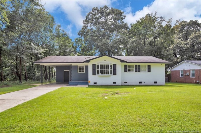 466 Lansdowne Rd, Fayetteville, NC 28314