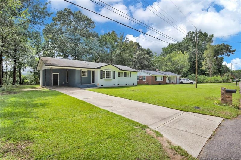466 Lansdowne Rd, Fayetteville, NC 28314