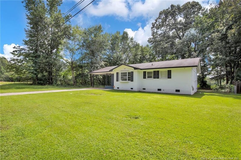 466 Lansdowne Rd, Fayetteville, NC 28314