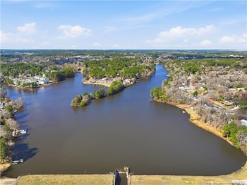 466 Lansdowne Rd, Fayetteville, NC 28314