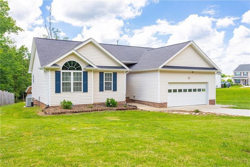 466 Macarthur Ln, Burlington, NC 27217