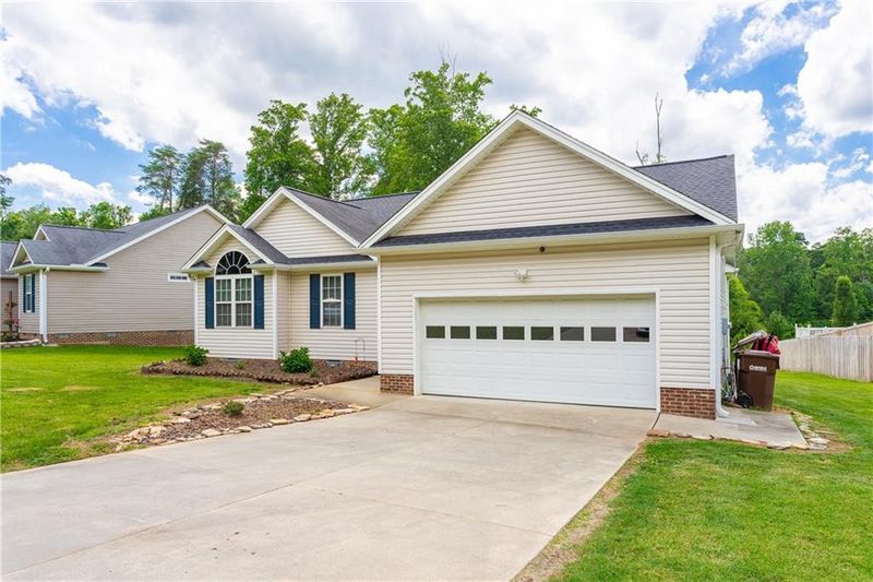 466 Macarthur Ln, Burlington, NC 27217