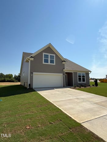 468 Winding Creek Dr, Lillington, NC 27546