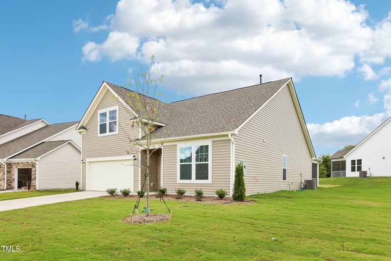 468 Winding Creek Dr, Lillington, NC 27546