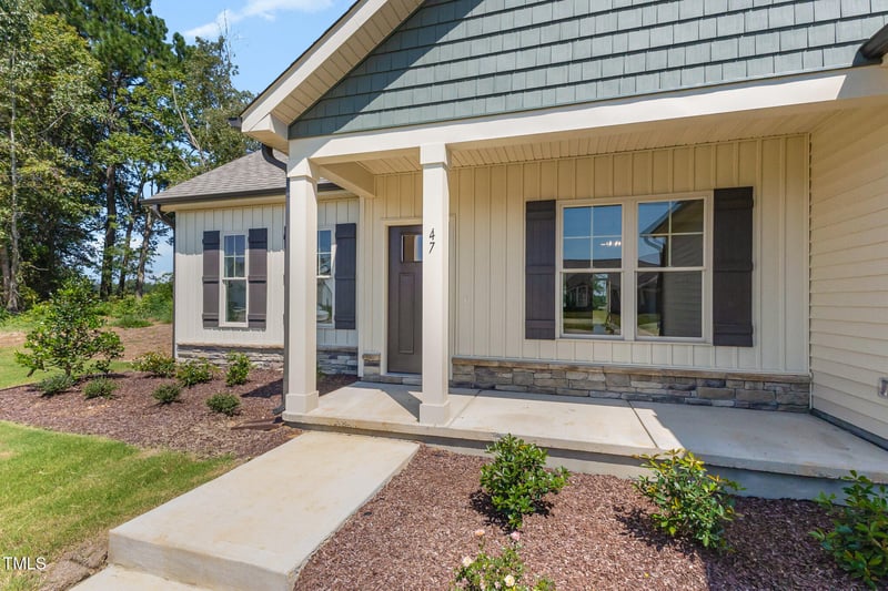 47 Royal Ave, Selma, NC 27576