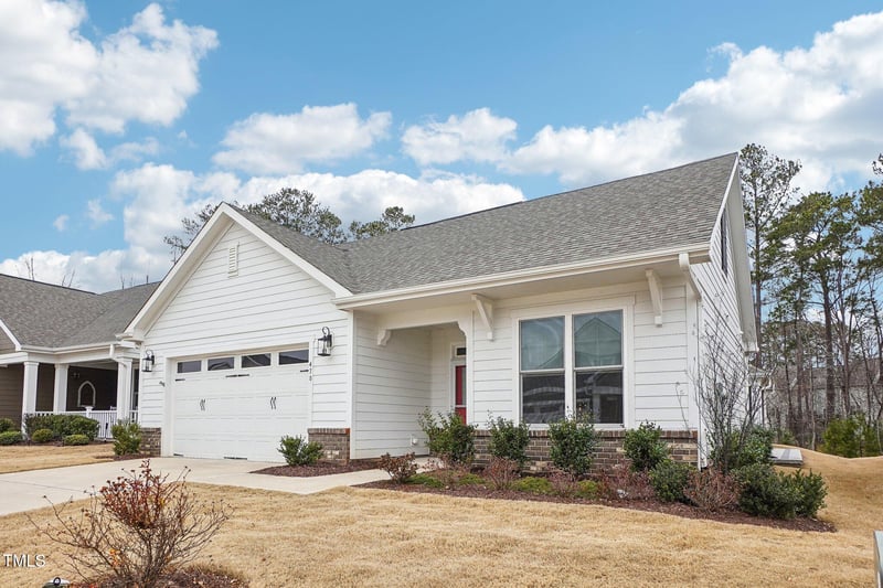 470 Bramble Ln, Clayton, NC 27527