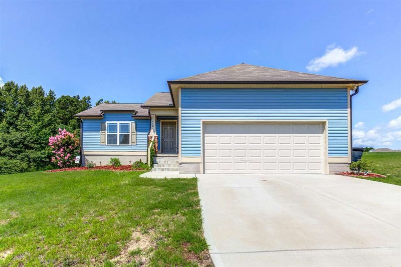 470 Sherrill Farm Dr, Benson, NC 27504