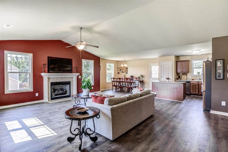 470 Sherrill Farm Dr, Benson, NC 27504