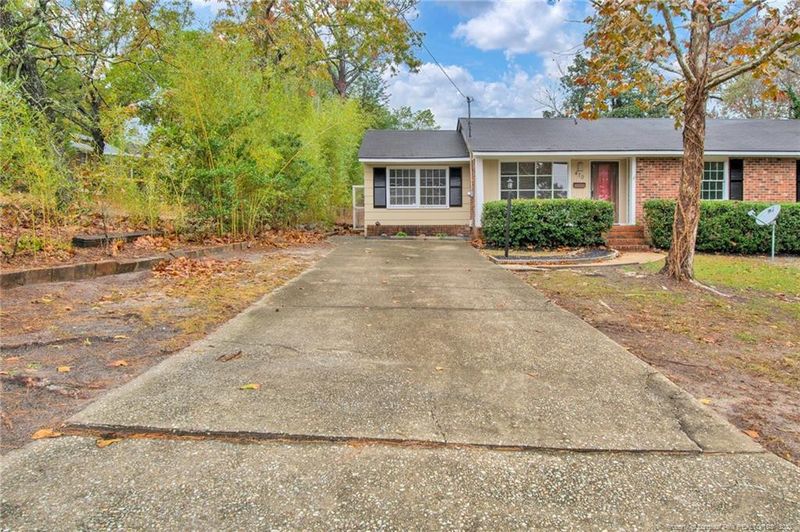 470 Shoreline Dr, Fayetteville, NC 28311
