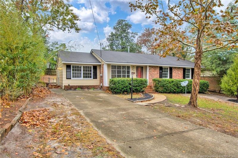 470 Shoreline Dr, Fayetteville, NC 28311