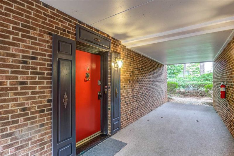 4701 Edwards Mill Rd #B, Raleigh, NC 27612