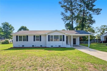 4703 Quaker Ct, Hope Mills, NC 28348