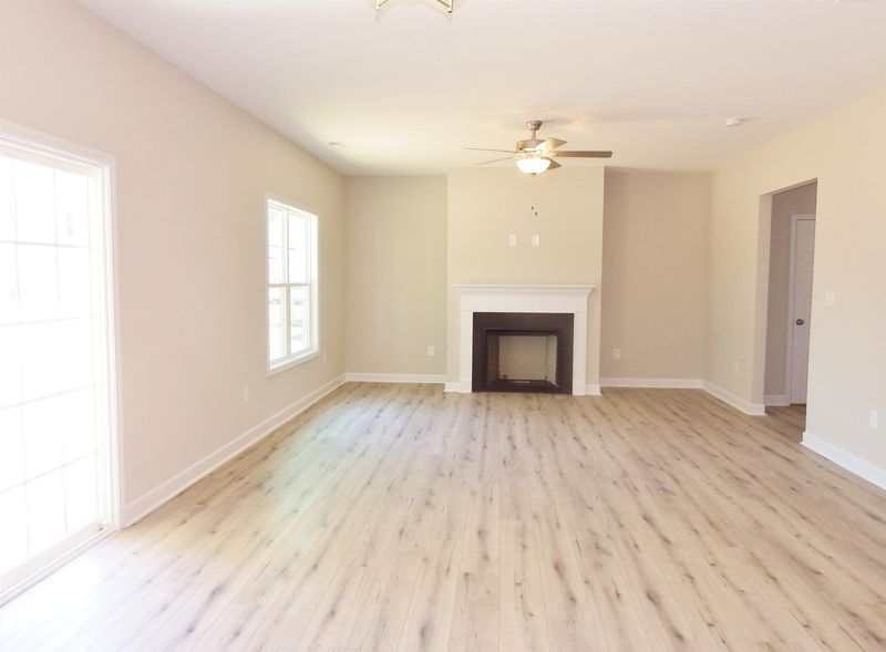 4705 Scenic Pines Dr, Hope Mills, NC 28348