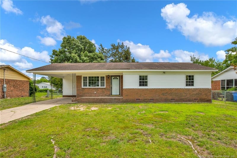 4709 Alamance Rd, Fayetteville, NC 28304