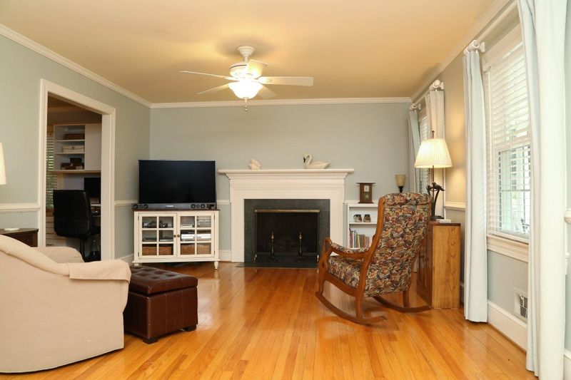 4709 Deerwood Dr, Raleigh, NC 27612