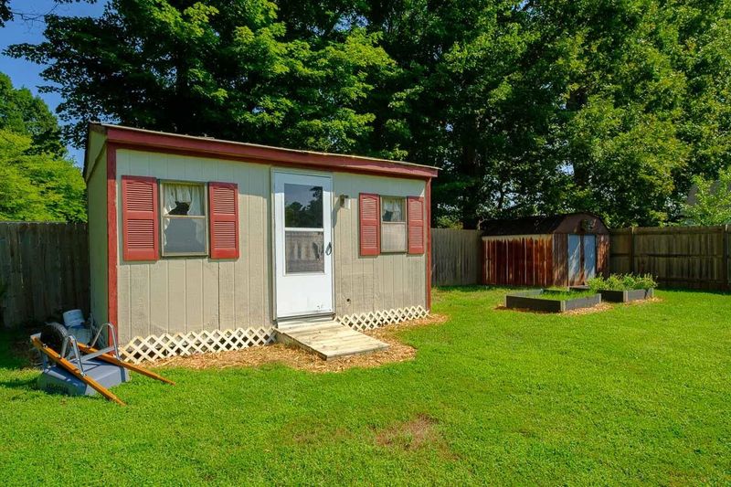 471 E Mcpherson Dr, Mebane, NC 27302