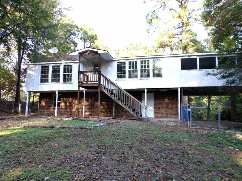 4713 Deerwood Dr, Raleigh, NC 27612