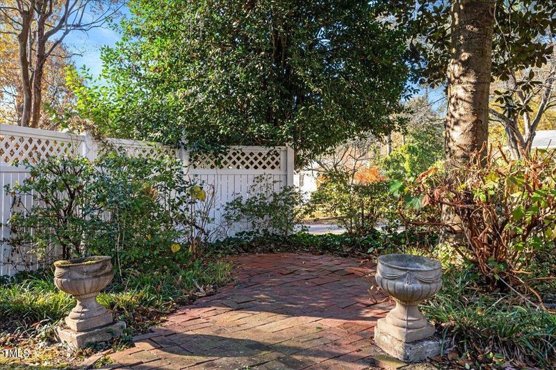 4716 Stonehill Dr, Raleigh, NC 27609