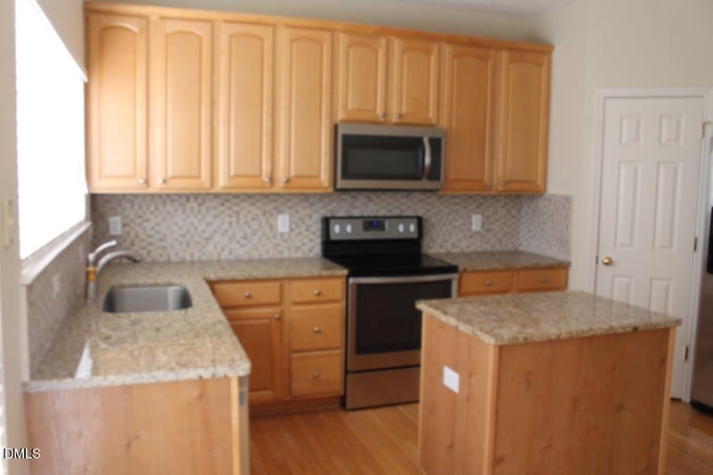 4717 Delta Lake Dr, Raleigh, NC 27612