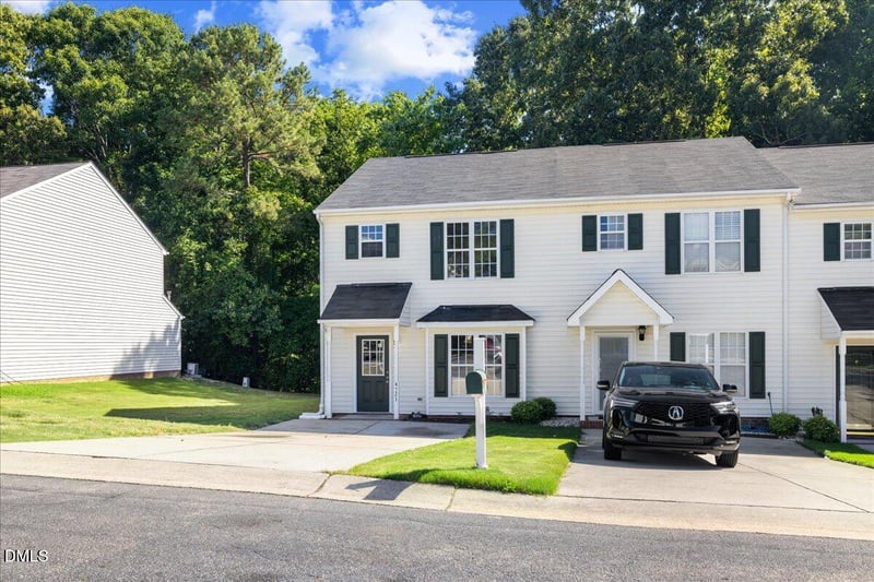 4721 Tanglewood Oaks St, Raleigh, NC 27610