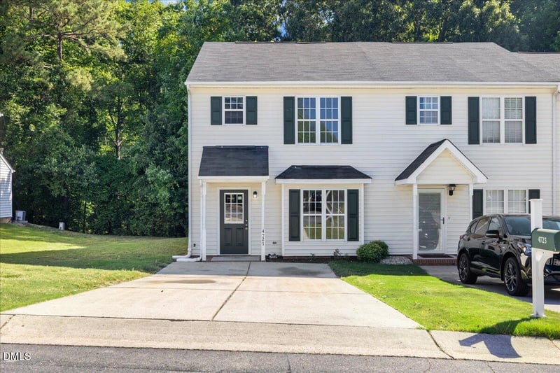 4721 Tanglewood Oaks St, Raleigh, NC 27610