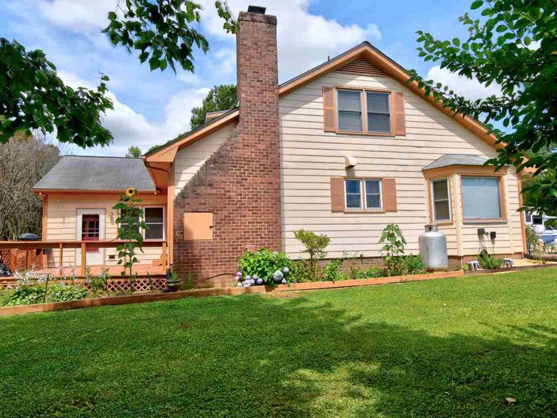 473 Starline Rd, Selma, NC 27576