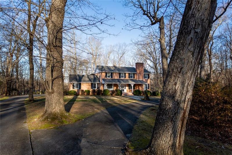 4734 Forest Lake Dr, Mebane, NC 27302