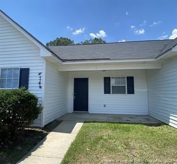 4744 Banks Ct, Hope Mills, NC 28348