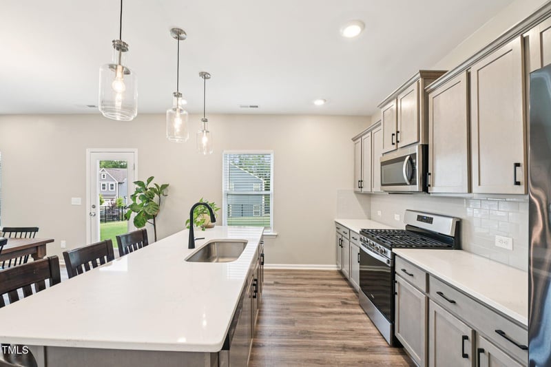 478 Curling Creek Dr, Clayton, NC 27527