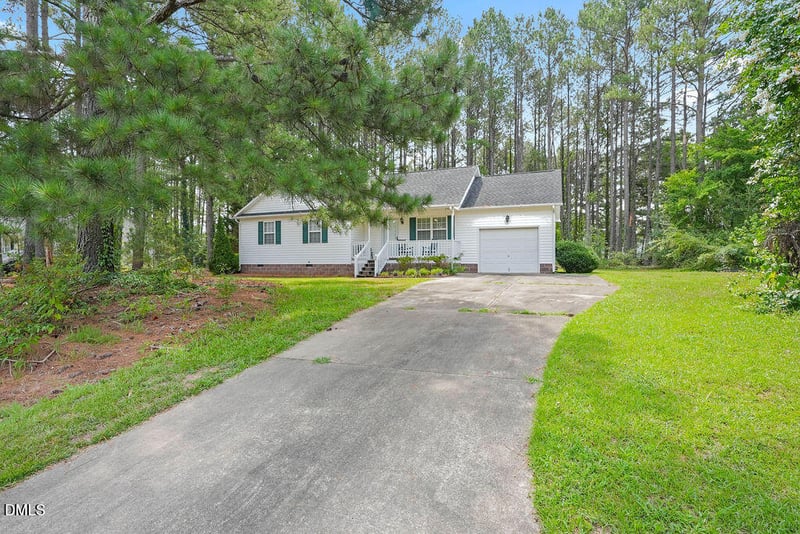 48 Hammerstone Dr, Fuquay Varina, NC 27526