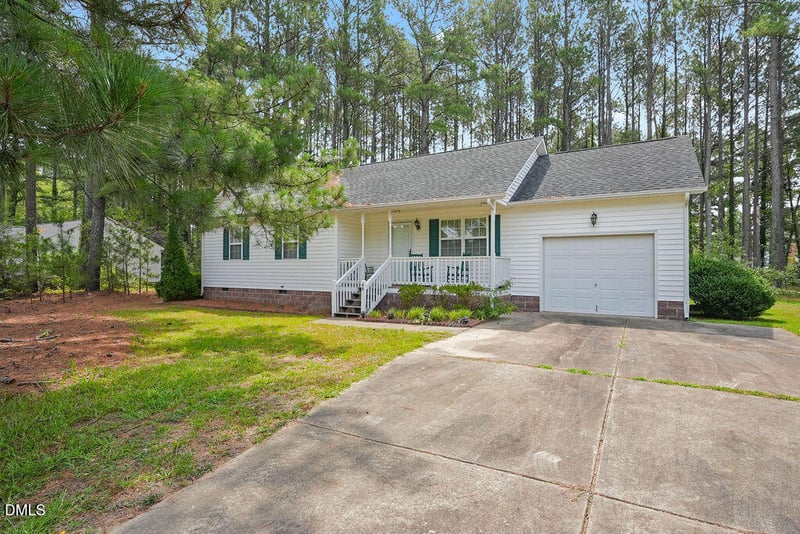48 Hammerstone Dr, Fuquay Varina, NC 27526