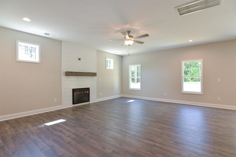 48 Tailwind Ln, Smithfield, NC 27577