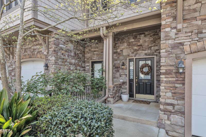 4801 Glenmist Ct #202, Raleigh, NC 27612