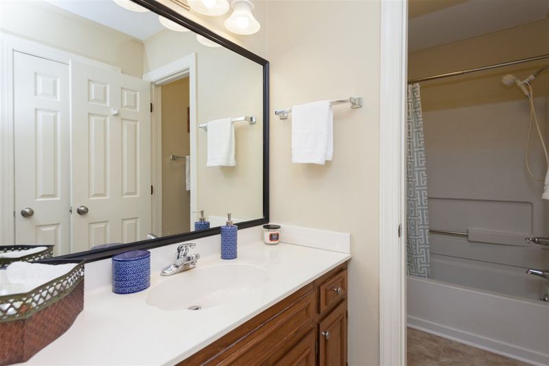 4807 Fortunes Ridge Dr, Durham, NC 27713