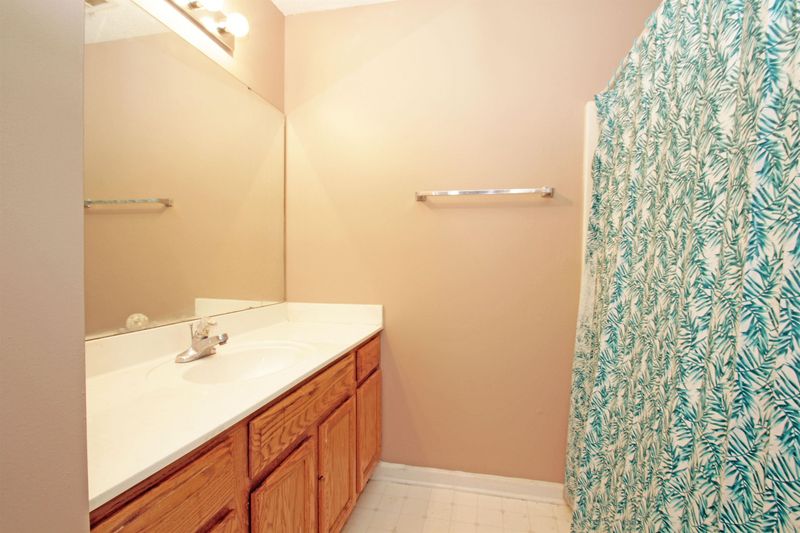 4808 Tanglewood Oaks St, Raleigh, NC 27610