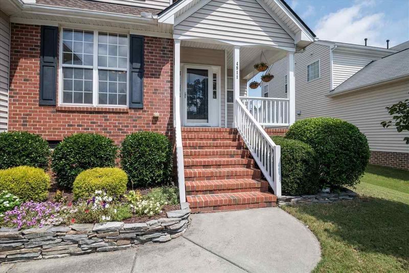 4811 Mistletoe Ln, Durham, NC 27703