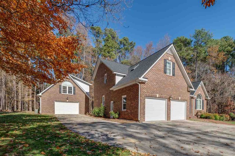 4816 Bartwood Dr, Raleigh, NC 27613