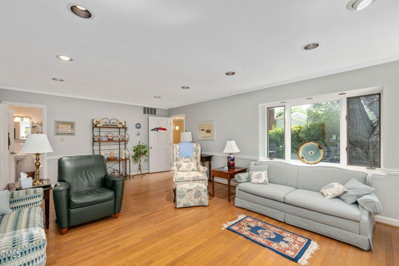 4817 Glen Forest Dr, Raleigh, NC 27612