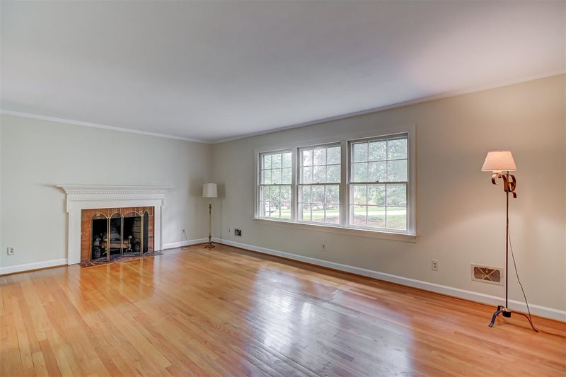 4818 Brookhaven Dr, Raleigh, NC 27612