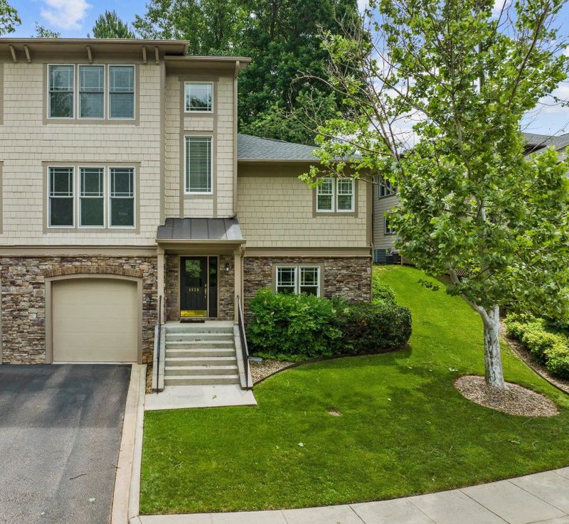 4820 Crestmore Rd, Raleigh, NC 27612