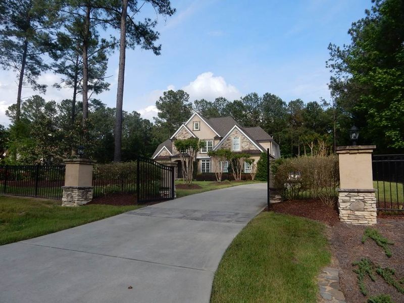 4821 Stoneyoak Ln, Raleigh, NC 27610