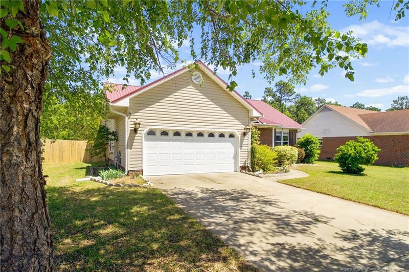 4825 Miranda Dr, Hope Mills, NC 28348